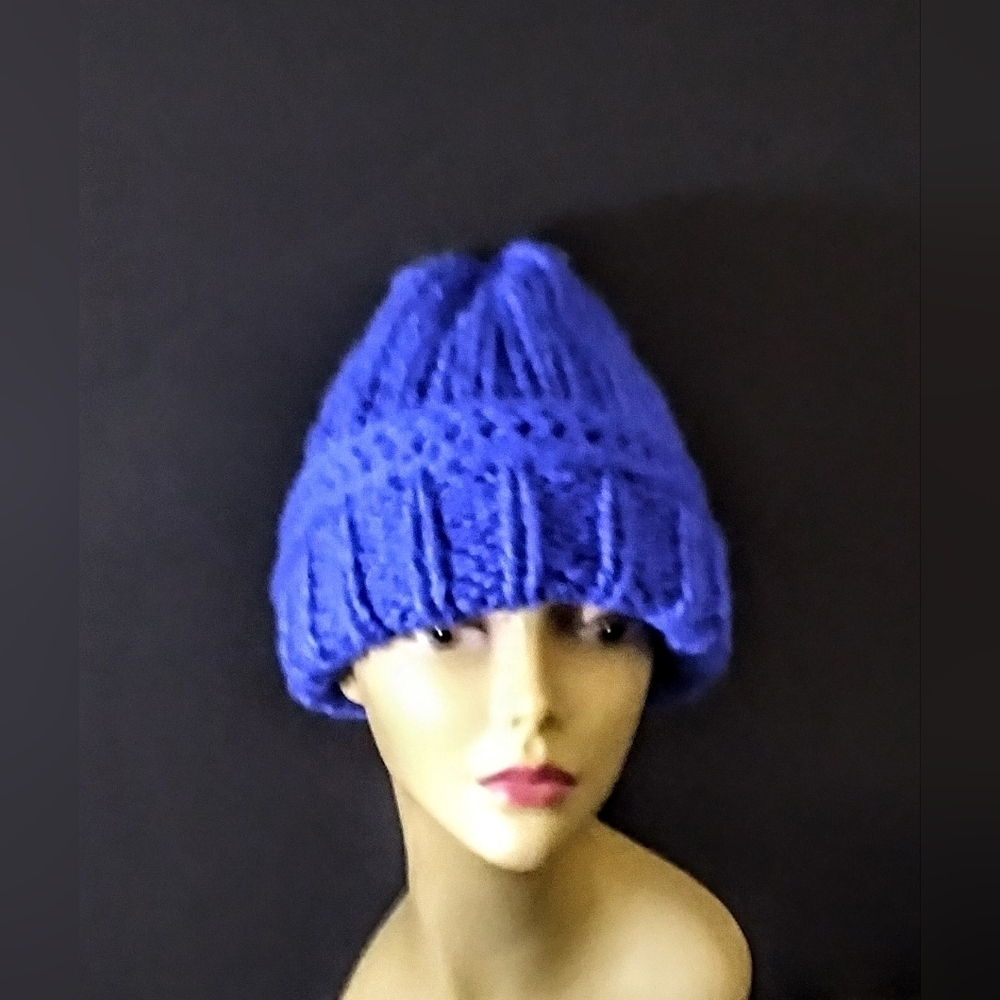 NWT Vibrant Handknitted Beanie With Faux Leather Tag. - Picture 7 of 10